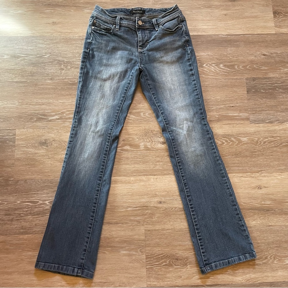 **SOLD**White House Black Market Low Rise Blanc Boot Leg Jeans 25 petite